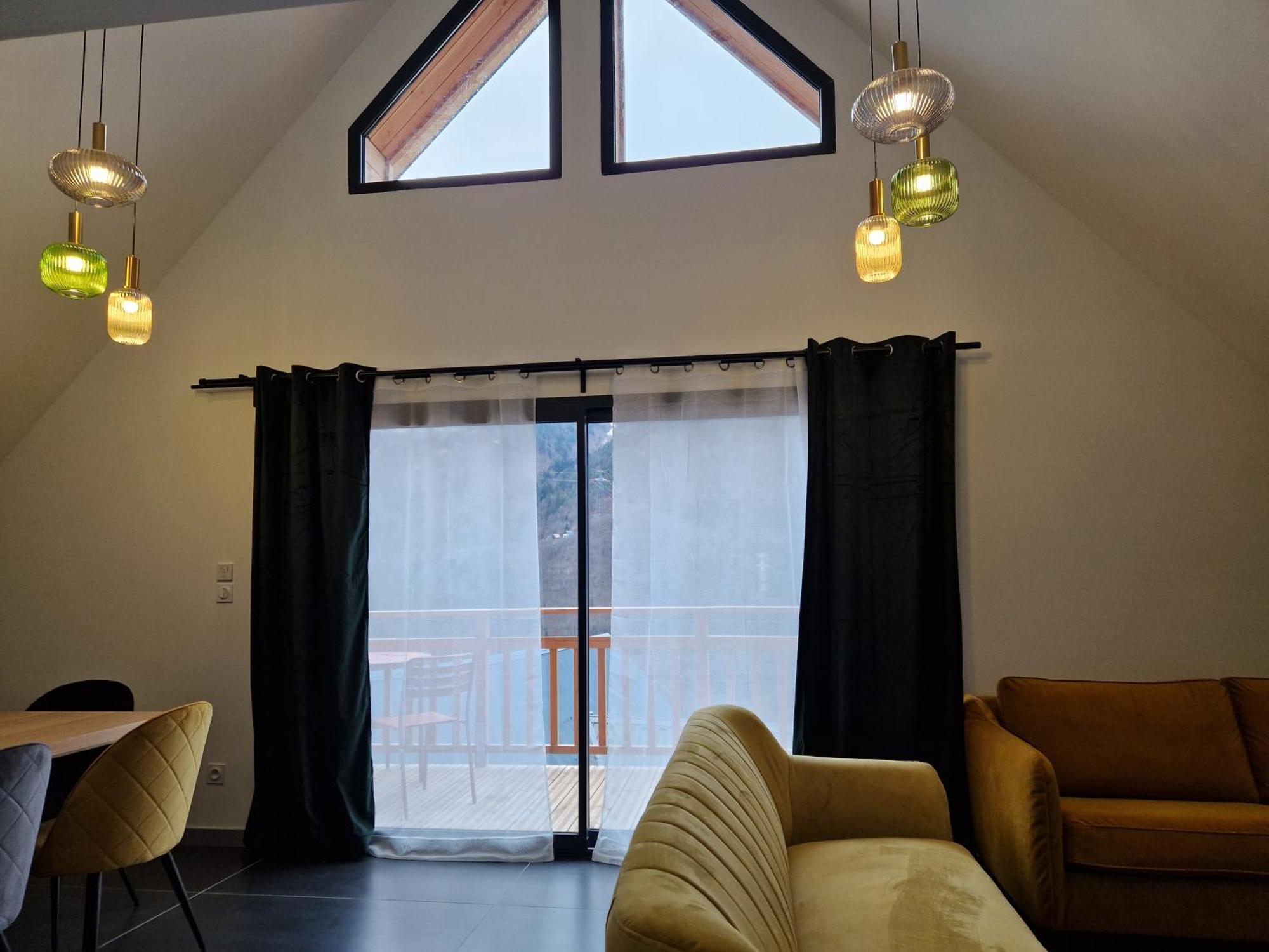 Chalet Cote Cour A 10 Min De La Station Oz Exterior photo